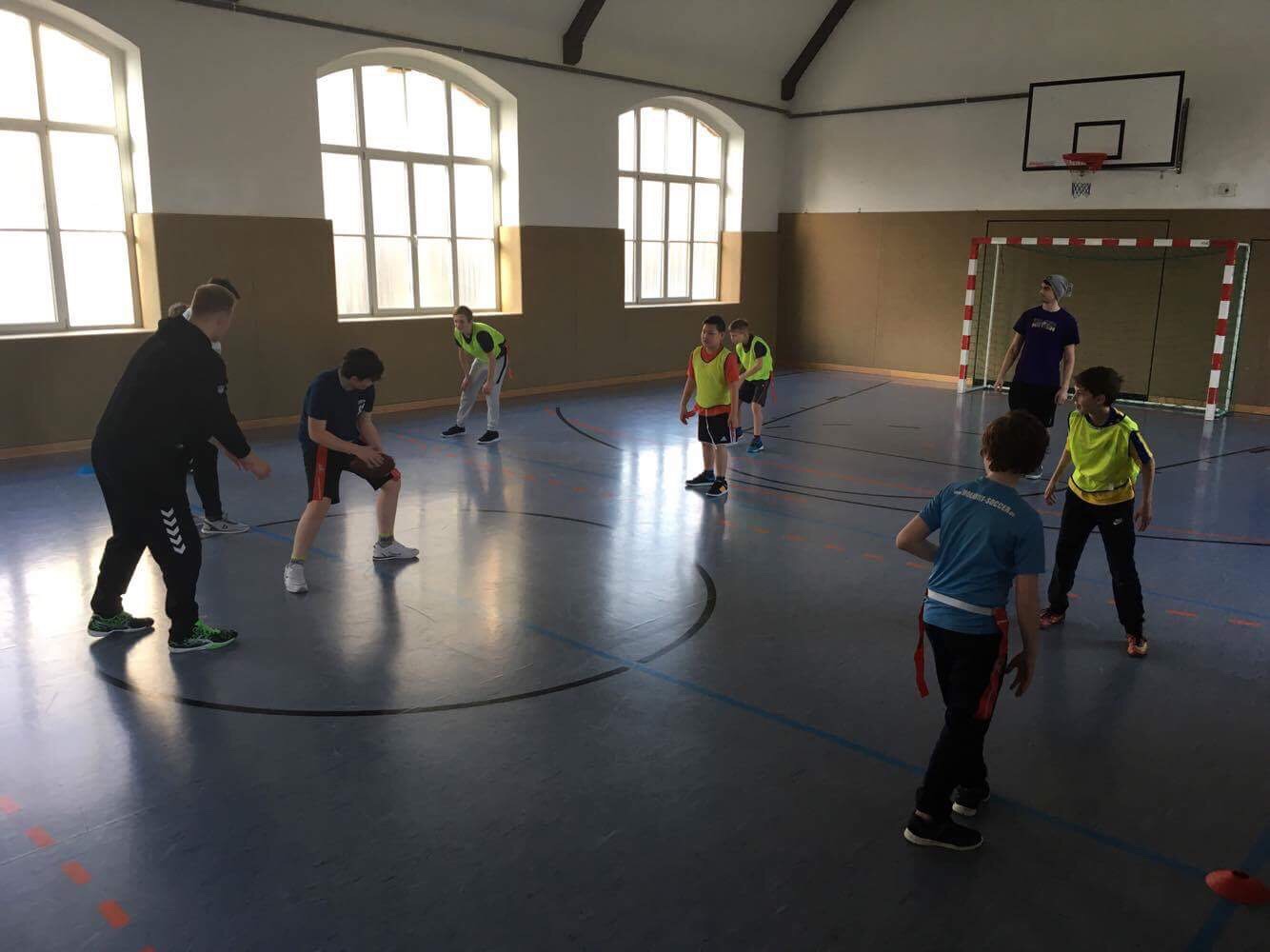 HAWKS bringen Football in Leipziger Schulen